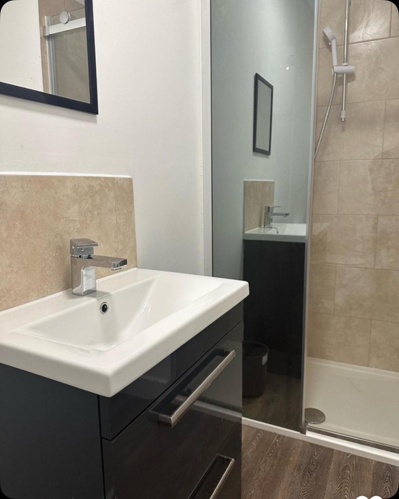 The Luxe By Waggoner Aparts 2 Bedroom! 布雷得佛 外观 照片