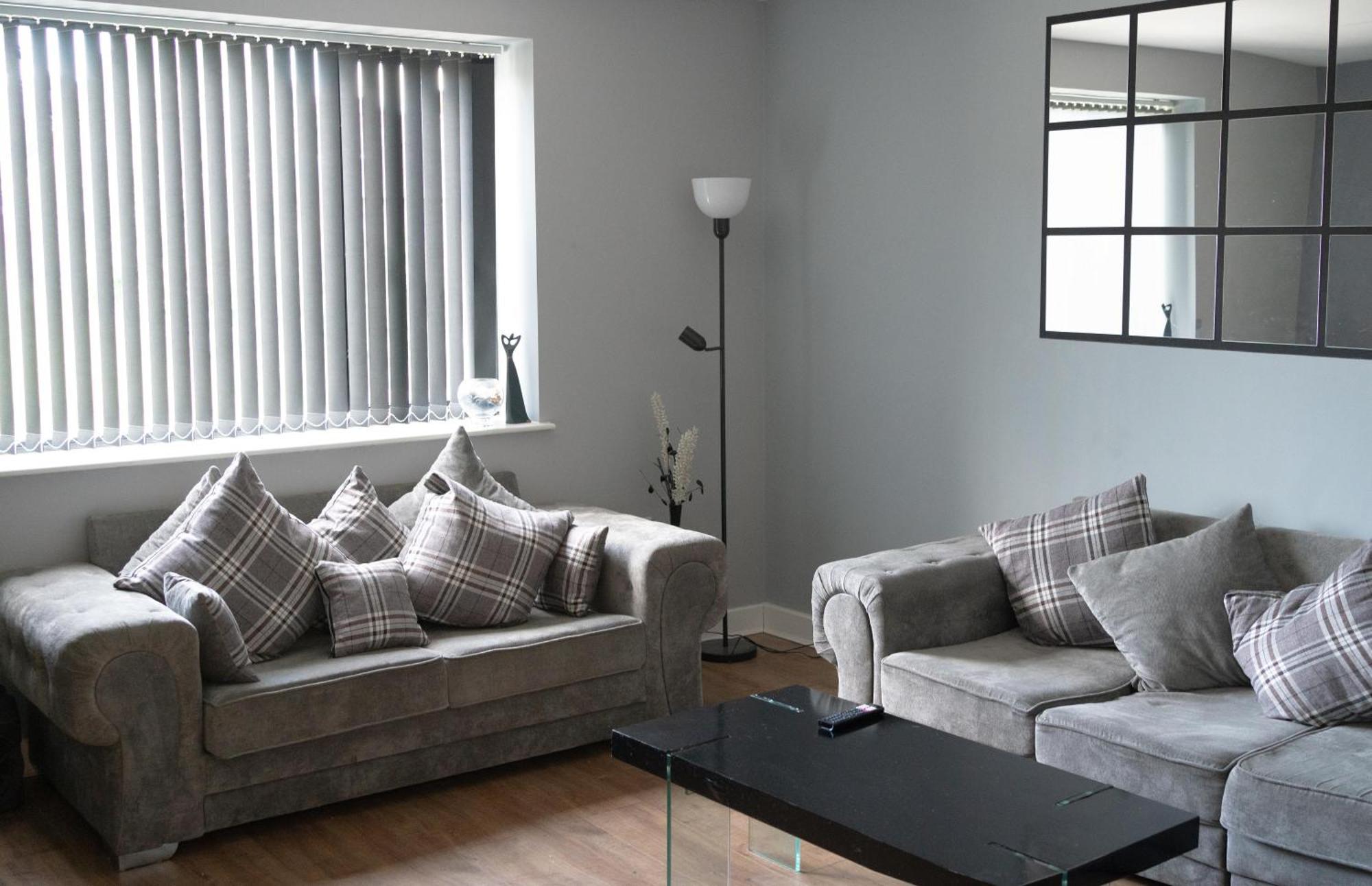 The Luxe By Waggoner Aparts 2 Bedroom! 布雷得佛 外观 照片